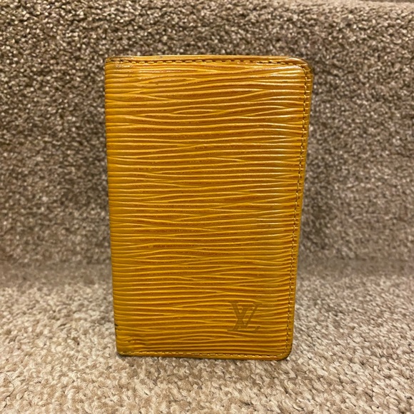 Louis Vuitton epi-card holder - Picture 1 of 12